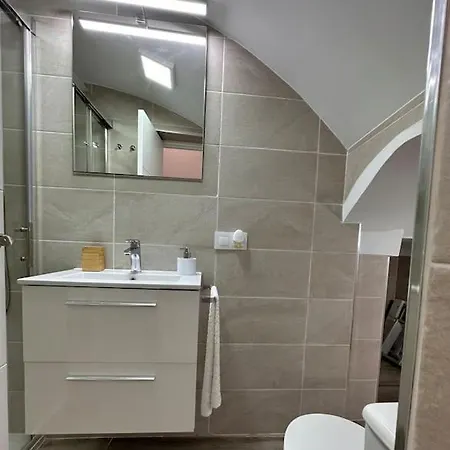 De La Vina Zen House